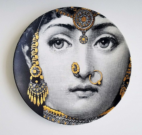 Piero Fornasetti Fornasetti Tema E Variazioni Gold Plate, Number 228, The iconic image of Lina Cavalieri.
 SOLD •