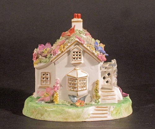 English Porcelain Cottage, 20th century $550