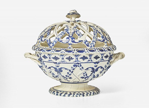 Pearlware Wedgwood Creamware Orange or Chestnut Basket & Cover, 1790