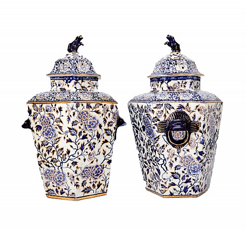 Mason's Ironstone Mason's Ironstone Blue and White Hexagonal Covered Potpourri Jars, 1840 $8,500